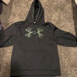 Large Under Armour sweatshirt
